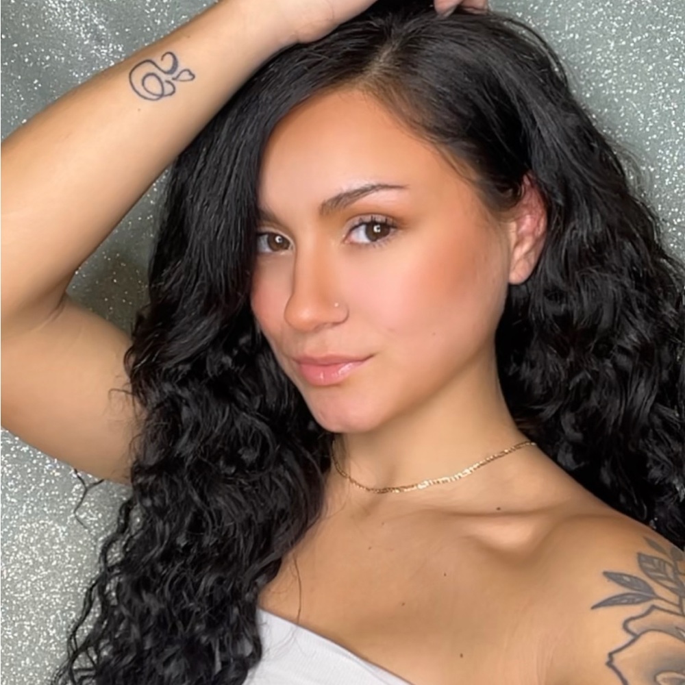 Meet your Posher, Adrianna